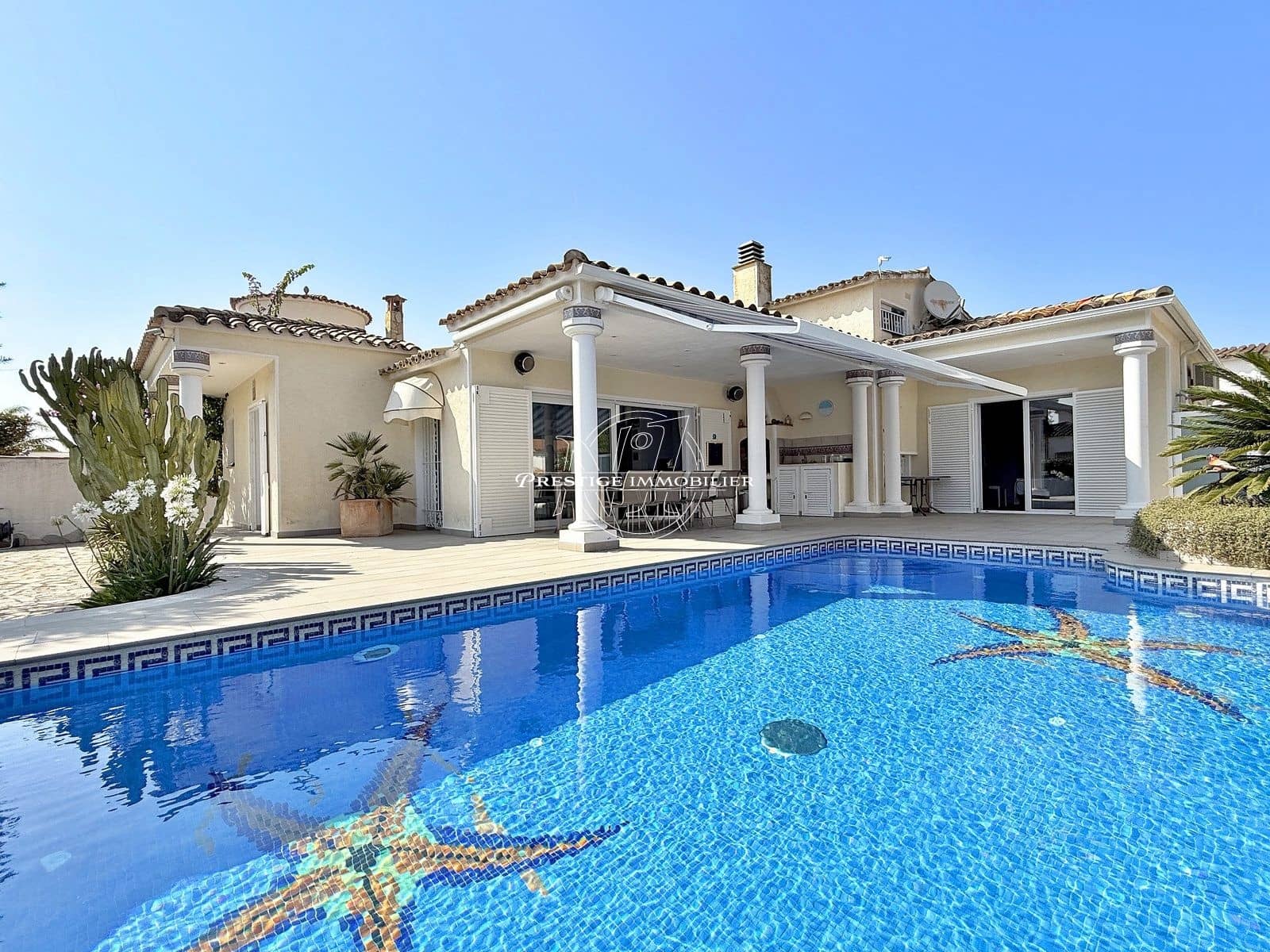 5 slaapkamer Villa te koop in Empuriabrava met zwembad - € 749.000 (Ref: 9263659)