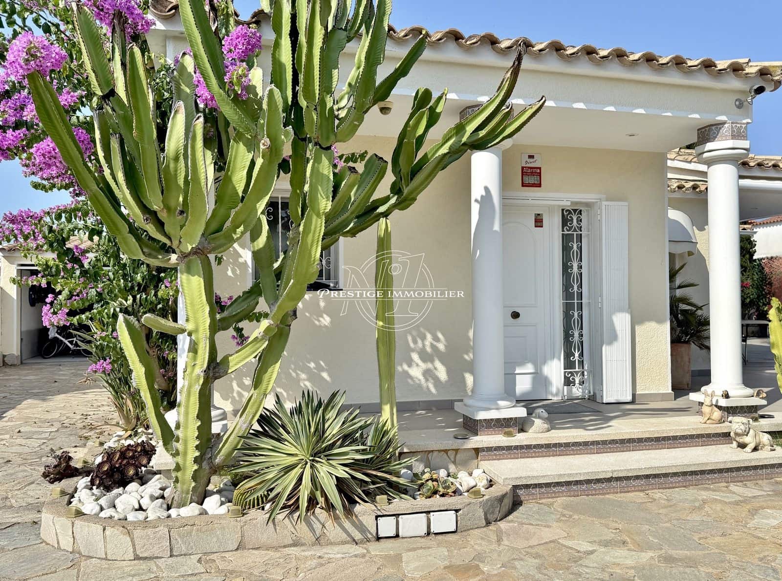 5 slaapkamer Villa te koop in Empuriabrava met zwembad - € 749.000 (Ref: 9263659)