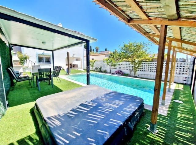 6 slaapkamer Villa te koop in Empuriabrava, Castelló d'Empúries met zwembad - € 795.000 (Ref: 9263660)