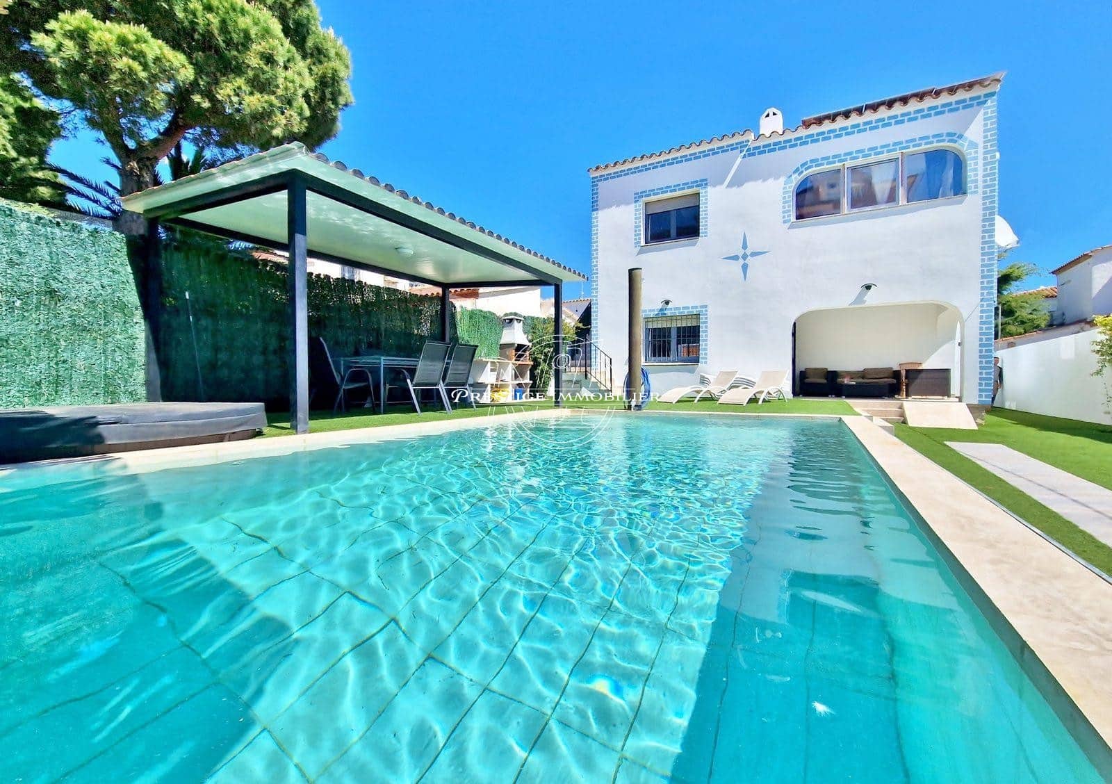 6 slaapkamer Villa te koop in Empuriabrava met zwembad - € 795.000 (Ref: 9263660)