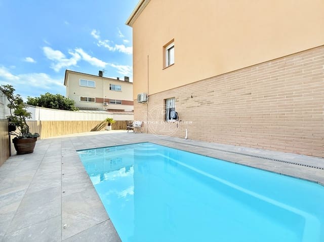 4 soveværelse Villa til salg i Empuriabrava, Castelló d'Empúries med swimmingpool - € 339.000 (Ref: 9263668)