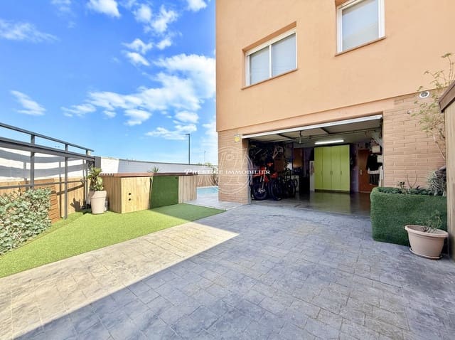 4 soveværelse Villa til salg i Empuriabrava, Castelló d'Empúries med swimmingpool - € 339.000 (Ref: 9263668)