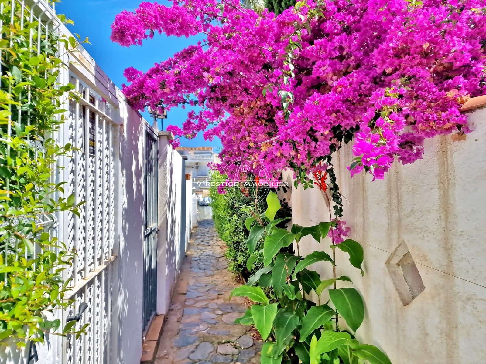 2 bedroom Townhouse for sale in Roses - € 239,000 (Ref: 9263670)