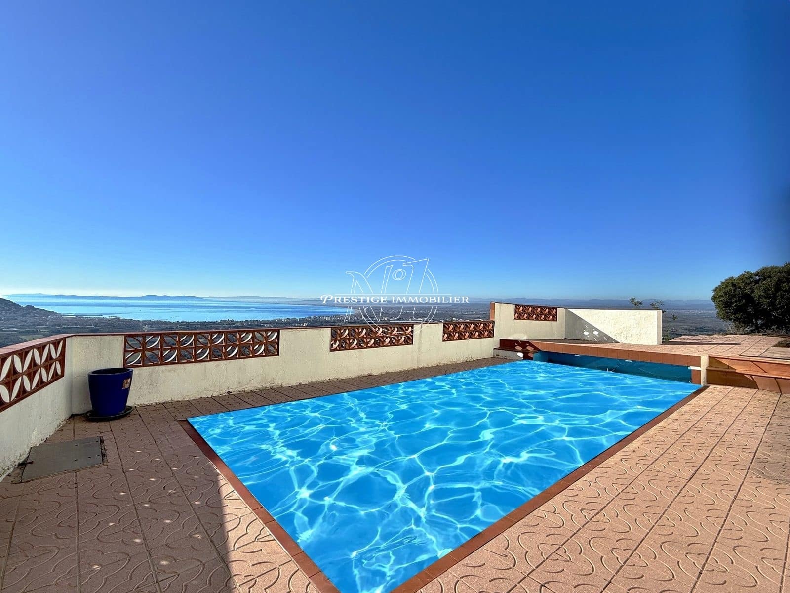 6 bedroom Villa for sale in Roses with pool - € 840,000 (Ref: 9263680)