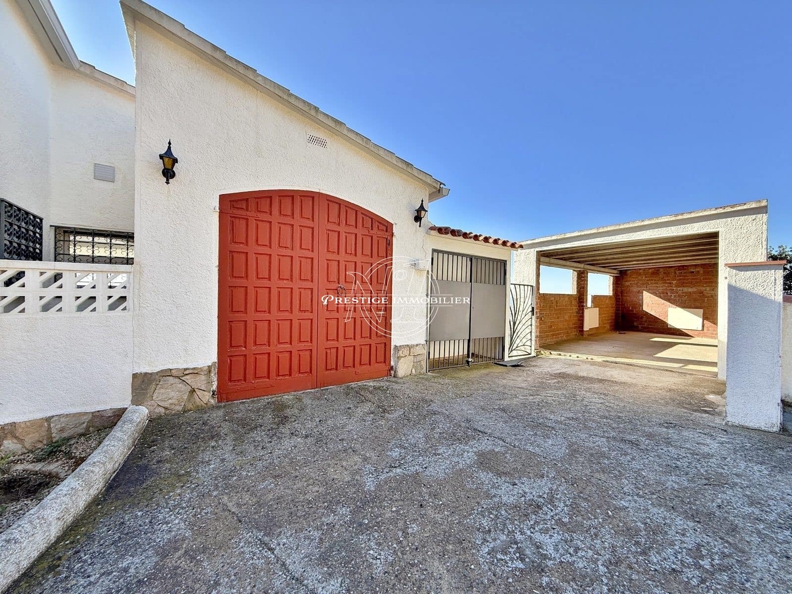 6 bedroom Villa for sale in Roses with pool - € 840,000 (Ref: 9263680)