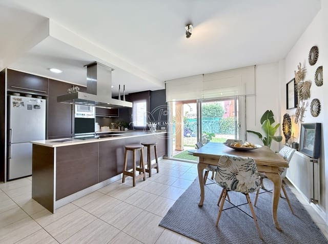 4 soveværelse Villa til salg i Empuriabrava, Castelló d'Empúries - € 330.000 (Ref: 9263683)