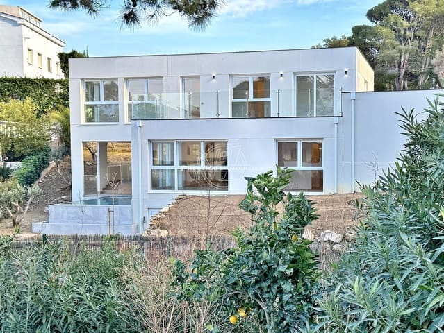 8 bedroom Villa for sale in Llançà with pool - € 960,000 (Ref: 9263685)