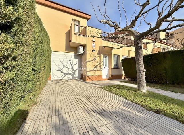 3 soverom Hus til salgs i Roses med svømmebasseng - € 350 000 (Ref: 9263687)