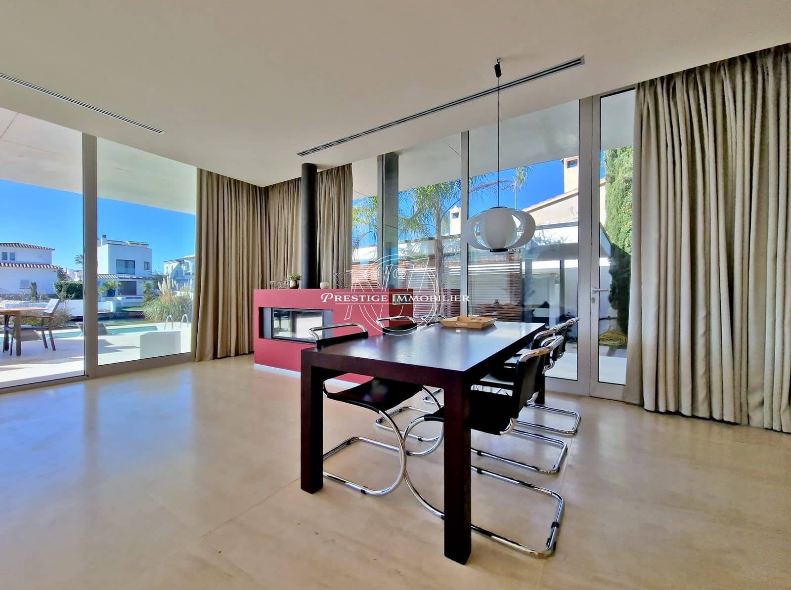 3 soveværelse Villa til salg i Empuriabrava med swimmingpool - € 1.595.000 (Ref: 9263688)