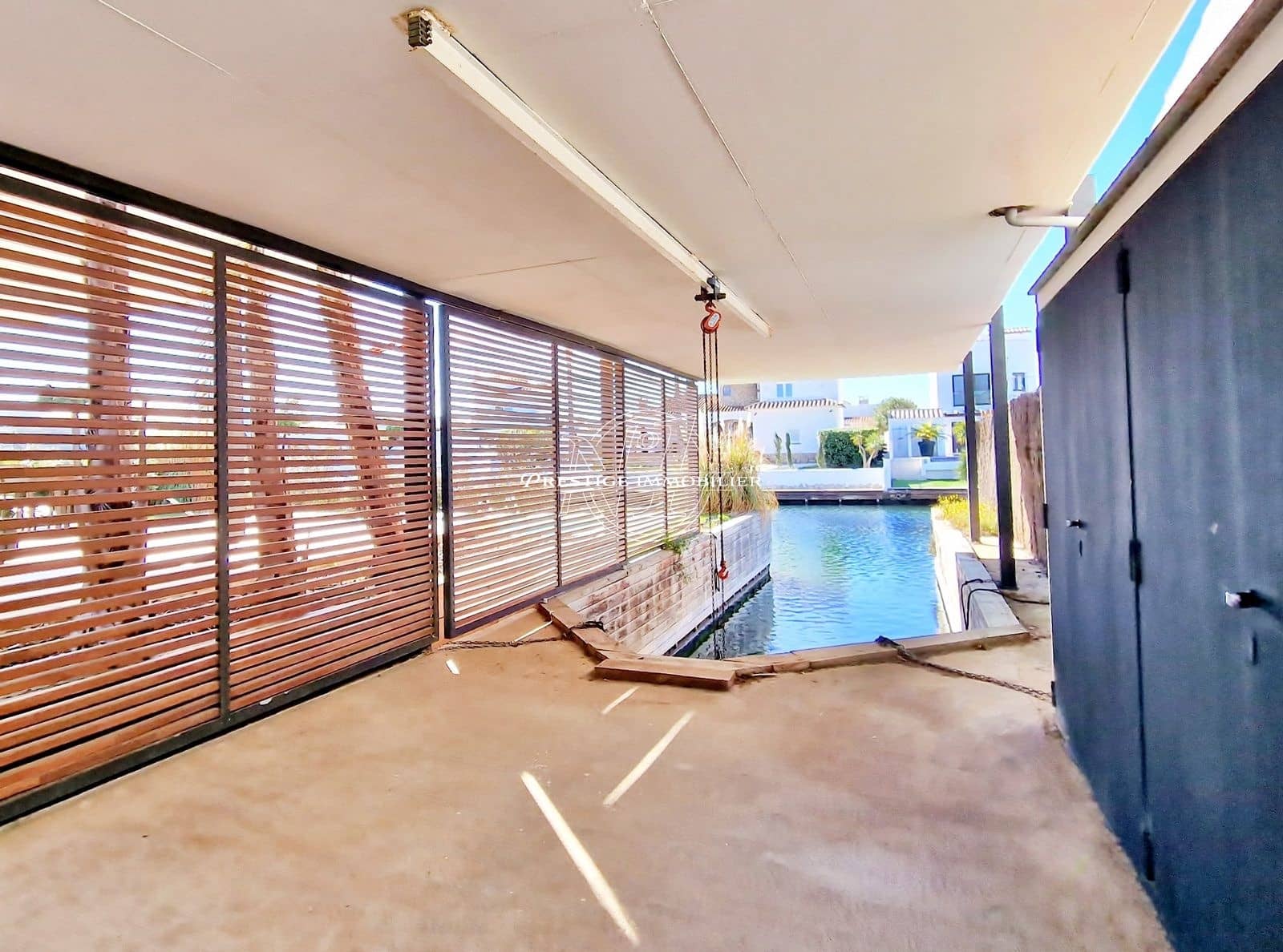 3 soveværelse Villa til salg i Empuriabrava med swimmingpool - € 1.595.000 (Ref: 9263688)