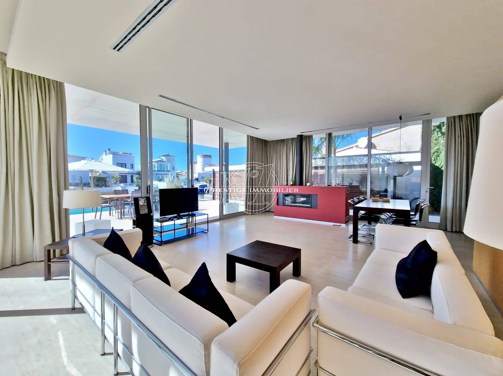 3 soveværelse Villa til salg i Empuriabrava med swimmingpool - € 1.595.000 (Ref: 9263688)