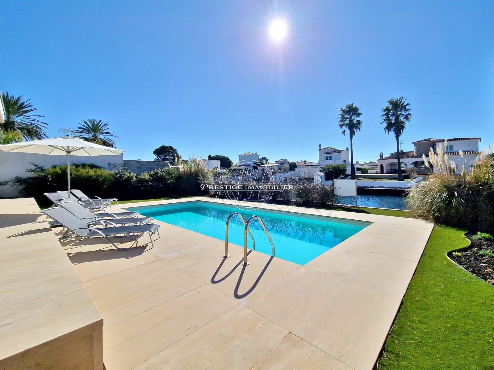 3 soveværelse Villa til salg i Empuriabrava med swimmingpool - € 1.595.000 (Ref: 9263688)