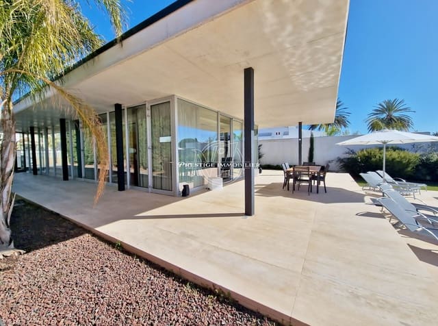 3 soveværelse Villa til salg i Empuriabrava, Castelló d'Empúries med swimmingpool - € 1.595.000 (Ref: 9263688)