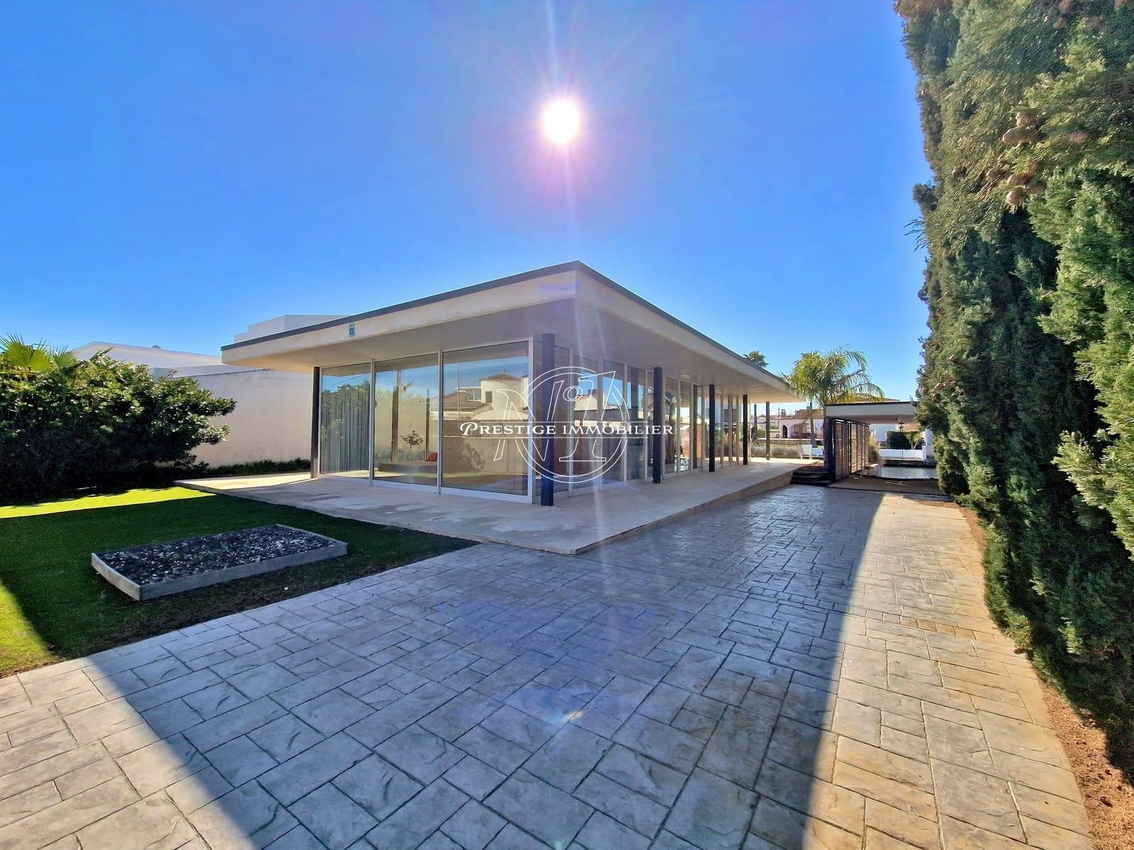 3 soveværelse Villa til salg i Empuriabrava med swimmingpool - € 1.595.000 (Ref: 9263688)