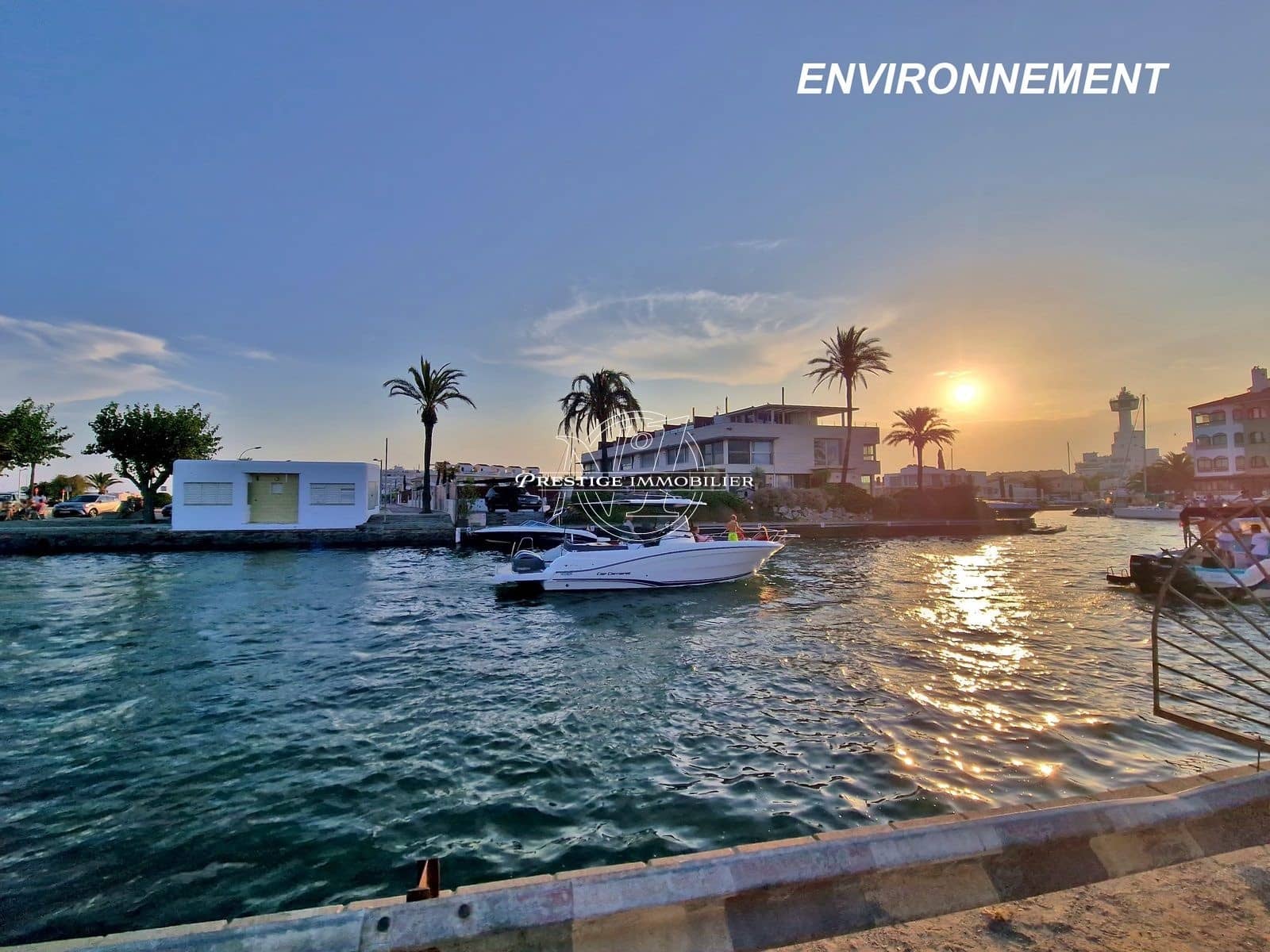 3 soveværelse Villa til salg i Empuriabrava med swimmingpool - € 1.595.000 (Ref: 9263688)