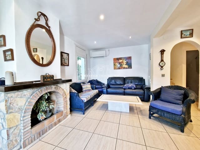 4 soveværelse Villa til salg i Empuriabrava, Castelló d'Empúries med swimmingpool - € 430.000 (Ref: 9263695)