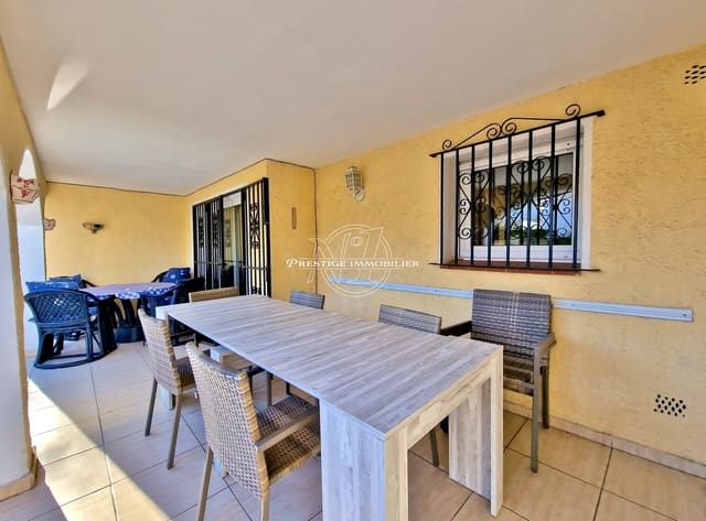 4 soveværelse Villa til salg i Empuriabrava, Castelló d'Empúries med swimmingpool - € 430.000 (Ref: 9263695)