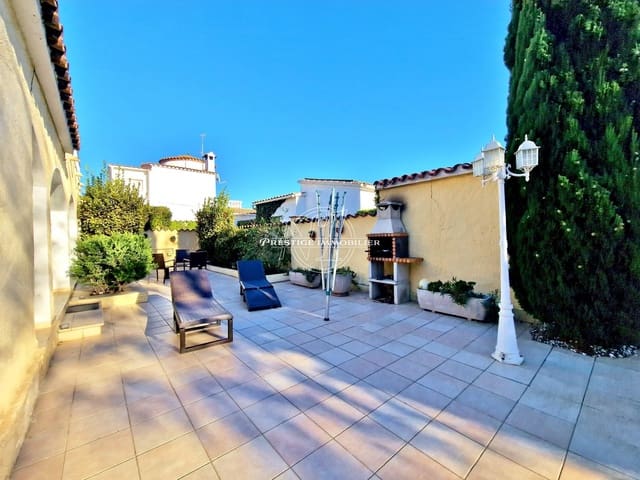 4 soveværelse Villa til salg i Empuriabrava, Castelló d'Empúries med swimmingpool - € 430.000 (Ref: 9263695)