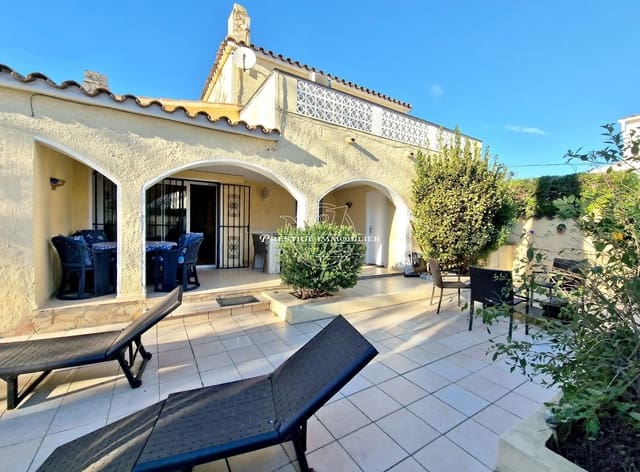 4 soveværelse Villa til salg i Empuriabrava, Castelló d'Empúries med swimmingpool - € 430.000 (Ref: 9263695)