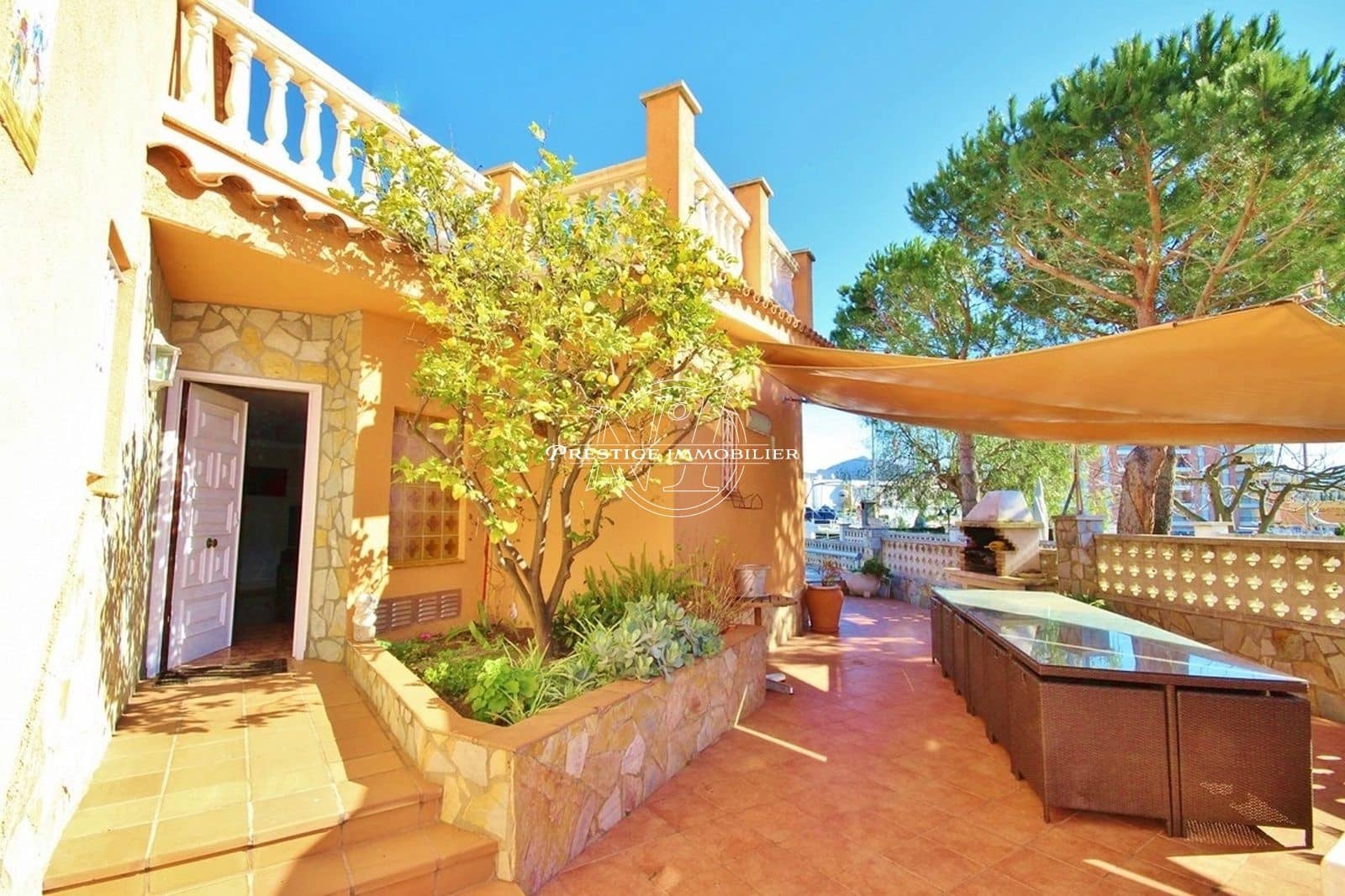 4 bedroom Villa for sale in Roses with pool - € 1,190,000 (Ref: 9263701)