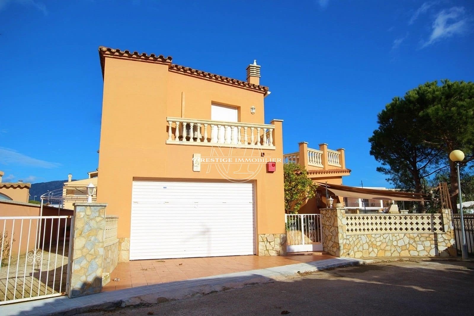 4 bedroom Villa for sale in Roses with pool - € 1,190,000 (Ref: 9263701)