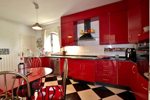 5 soveværelse Villa til salg i Empuriabrava, Castelló d'Empúries med swimmingpool - € 2.495.000 (Ref: 9263702)