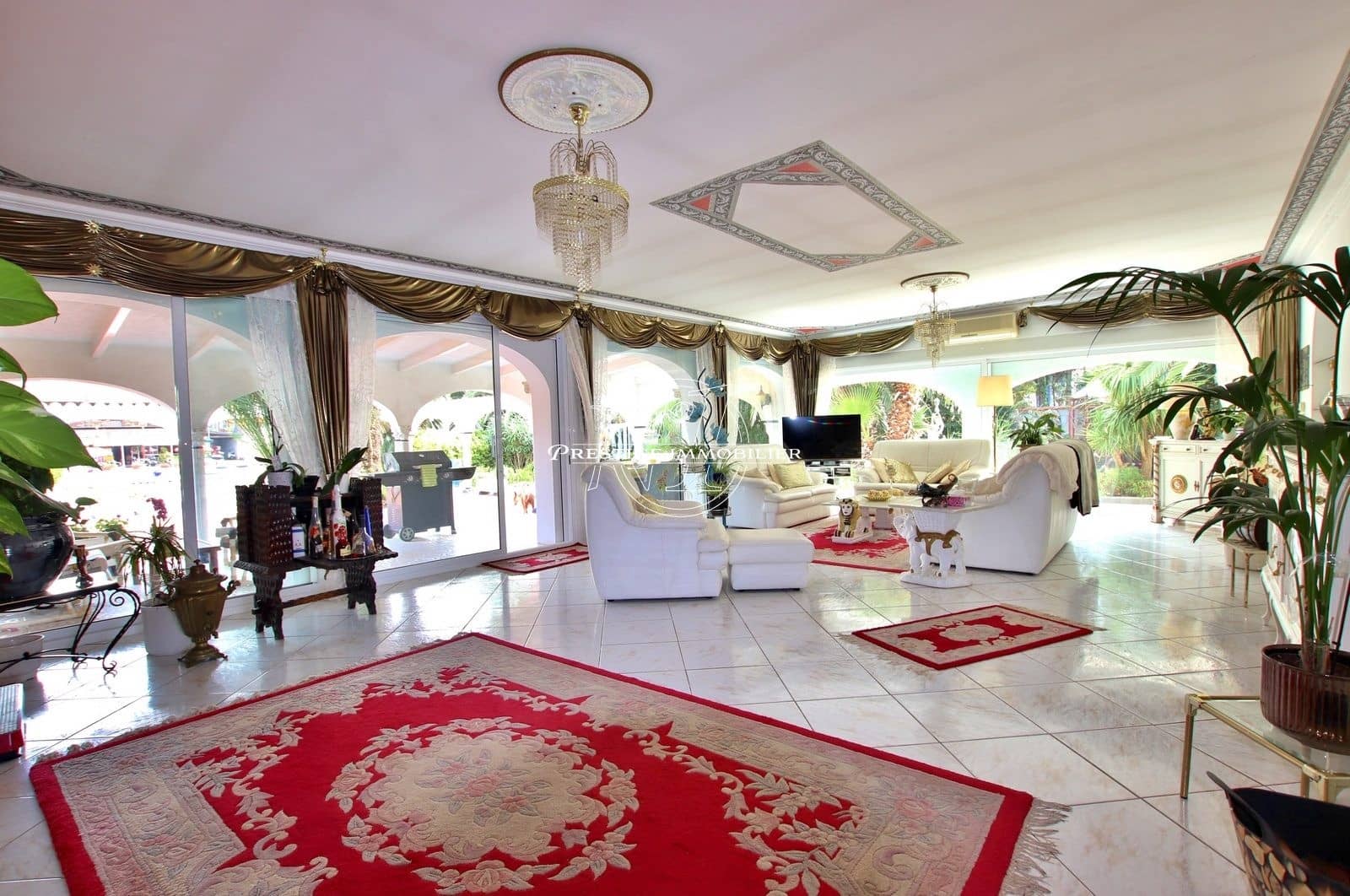 5 soveværelse Villa til salg i Empuriabrava med swimmingpool - € 2.495.000 (Ref: 9263702)