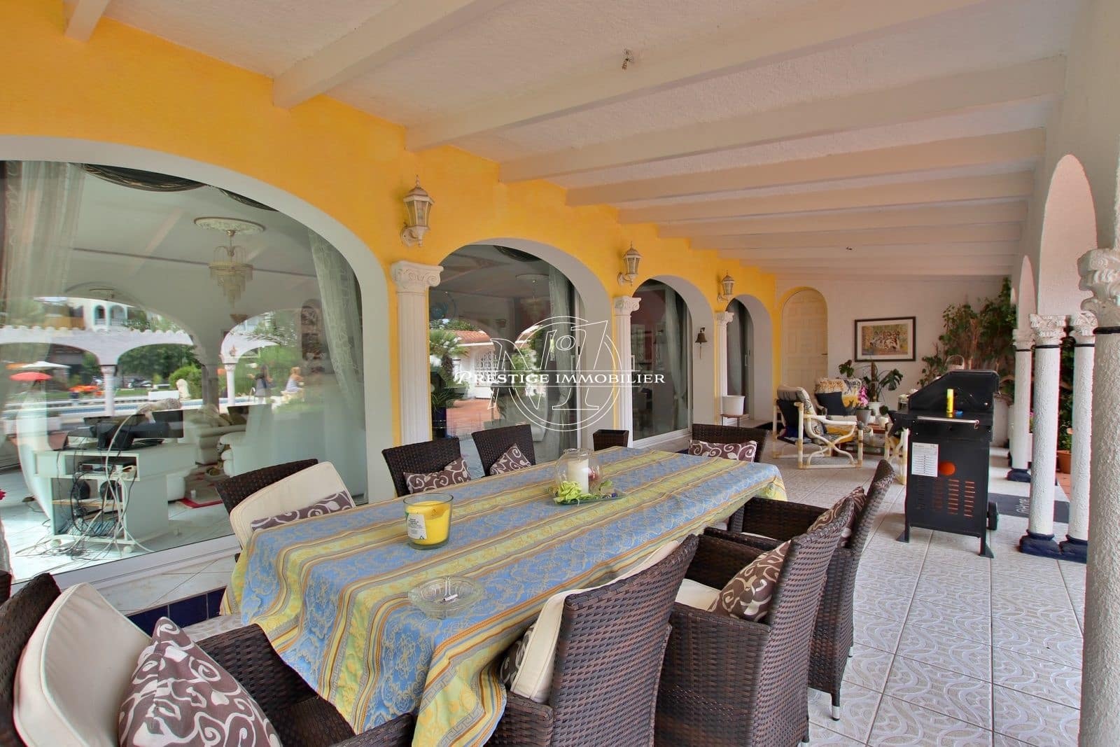 5 soveværelse Villa til salg i Empuriabrava med swimmingpool - € 2.495.000 (Ref: 9263702)