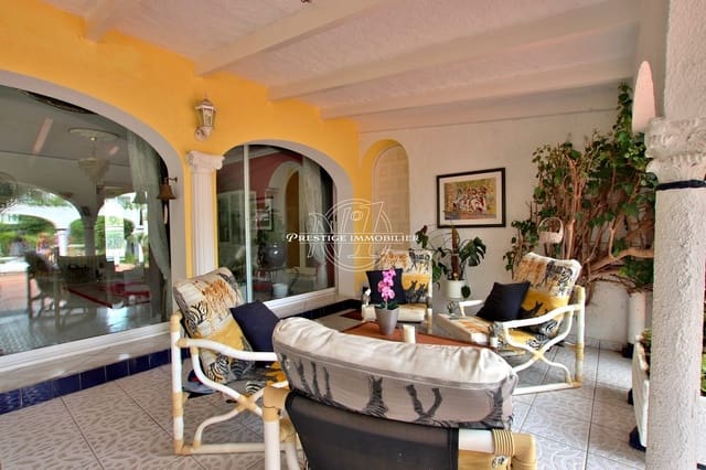 5 soveværelse Villa til salg i Empuriabrava, Castelló d'Empúries med swimmingpool - € 2.495.000 (Ref: 9263702)