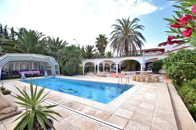 5 soveværelse Villa til salg i Empuriabrava, Castelló d'Empúries med swimmingpool - € 2.495.000 (Ref: 9263702)