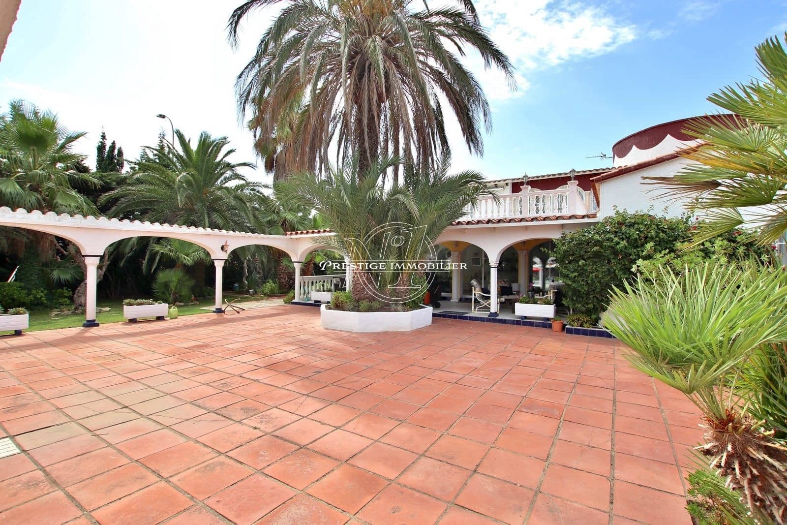 5 soveværelse Villa til salg i Empuriabrava med swimmingpool - € 2.495.000 (Ref: 9263702)