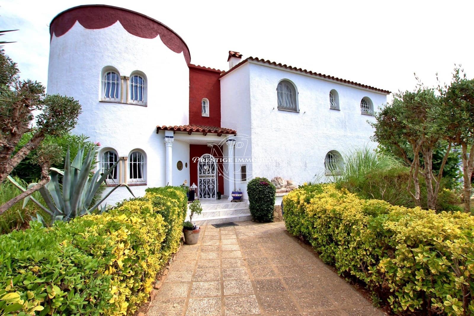 5 soveværelse Villa til salg i Empuriabrava med swimmingpool - € 2.495.000 (Ref: 9263702)