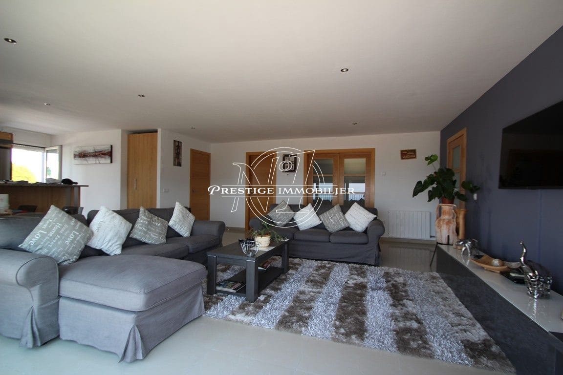 6 bedroom Villa for sale in Roses with pool - € 890,000 (Ref: 9263703)