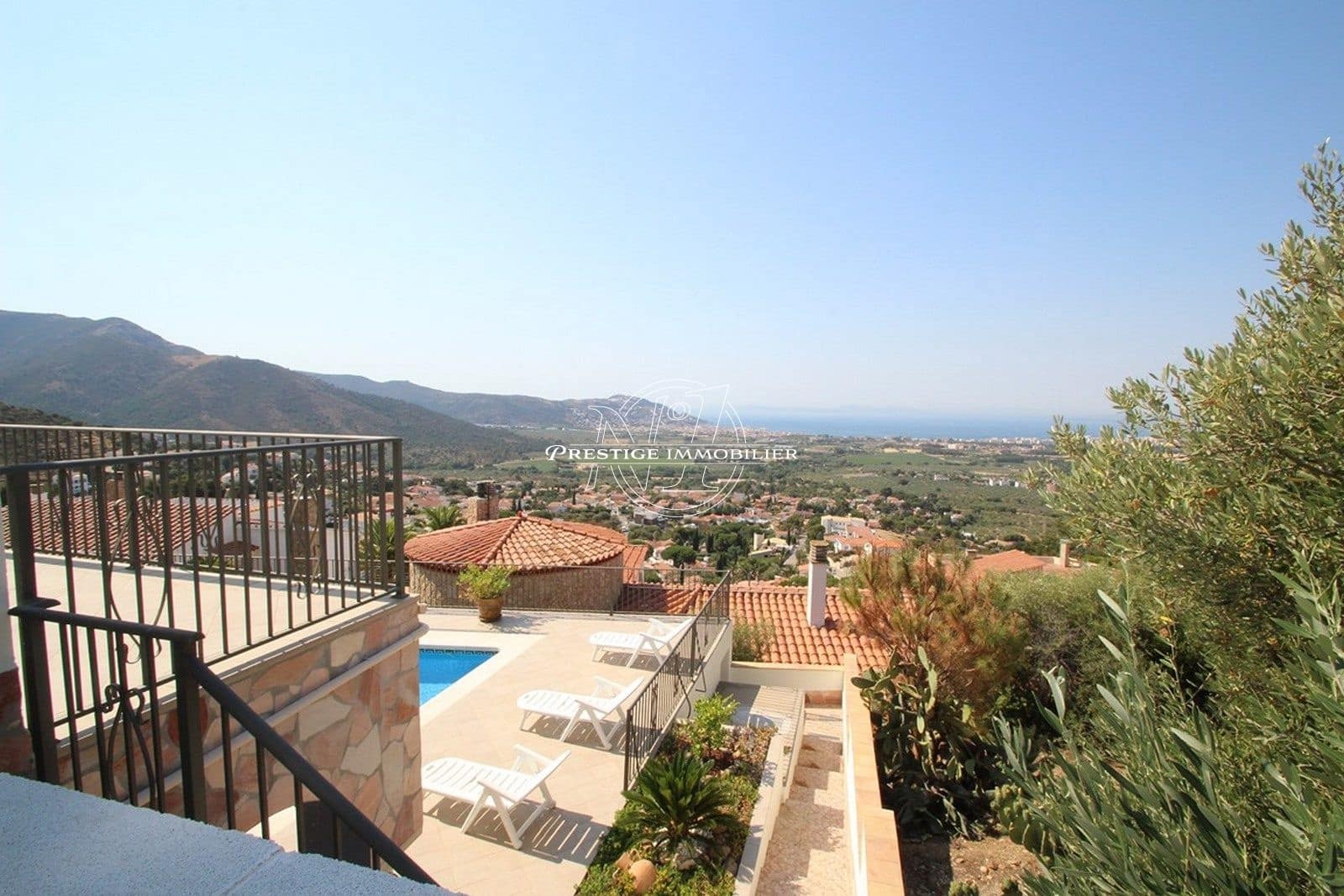 6 bedroom Villa for sale in Roses with pool - € 890,000 (Ref: 9263703)