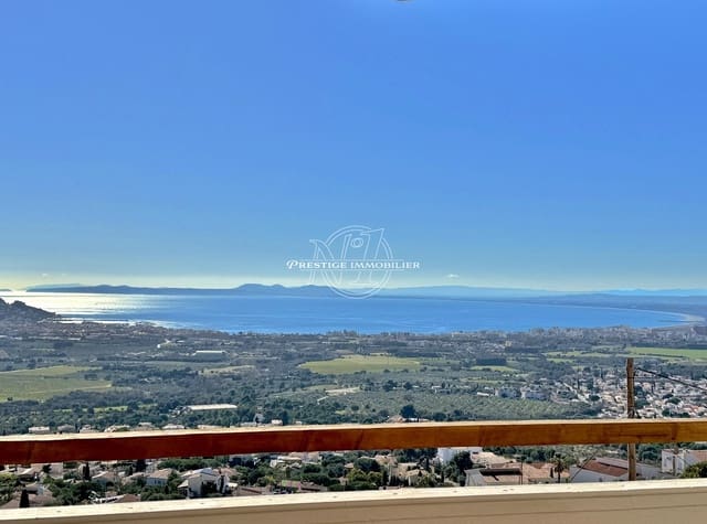 4 bedroom Villa for sale in Roses with pool - € 799,000 (Ref: 9263705)