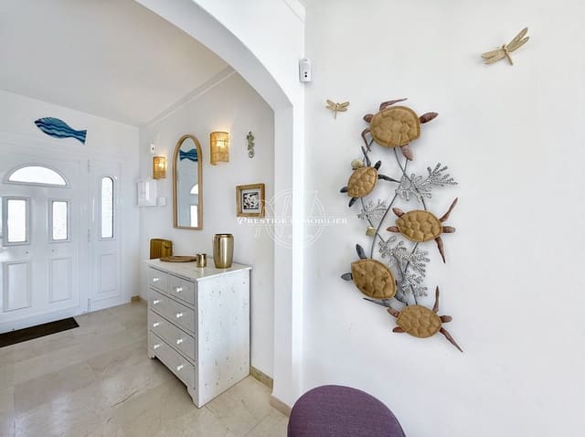 4 bedroom Villa for sale in Roses with pool - € 799,000 (Ref: 9263705)