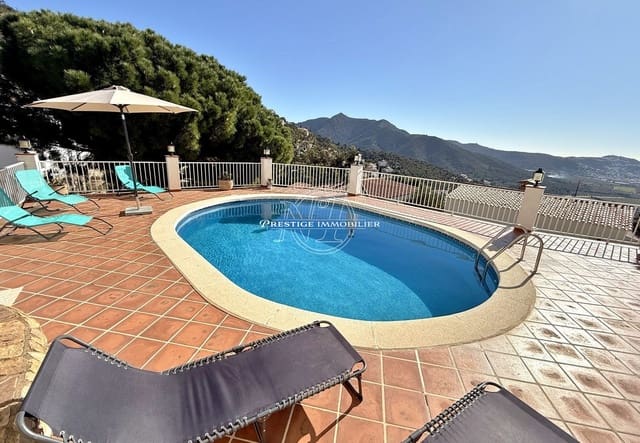 4 bedroom Villa for sale in Roses with pool - € 799,000 (Ref: 9263705)
