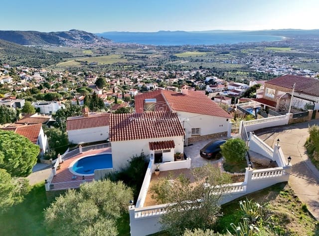 4 bedroom Villa for sale in Roses with pool - € 799,000 (Ref: 9263705)