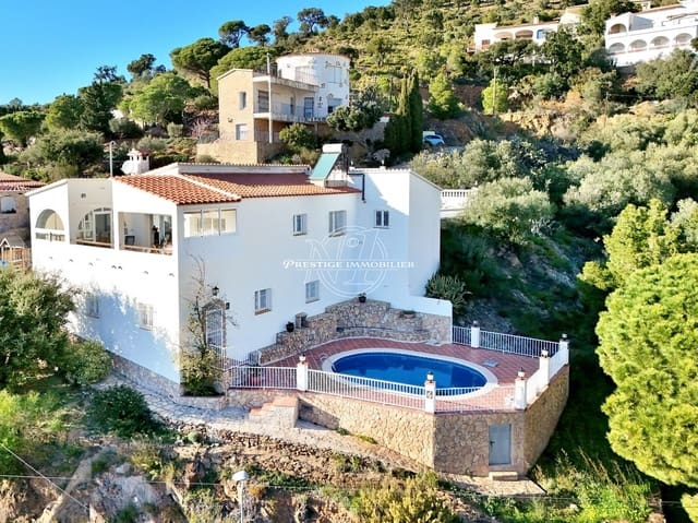 4 bedroom Villa for sale in Roses with pool - € 799,000 (Ref: 9263705)