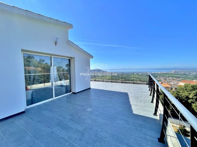 5 bedroom Villa for sale in Roses with pool - € 890,000 (Ref: 9263706)
