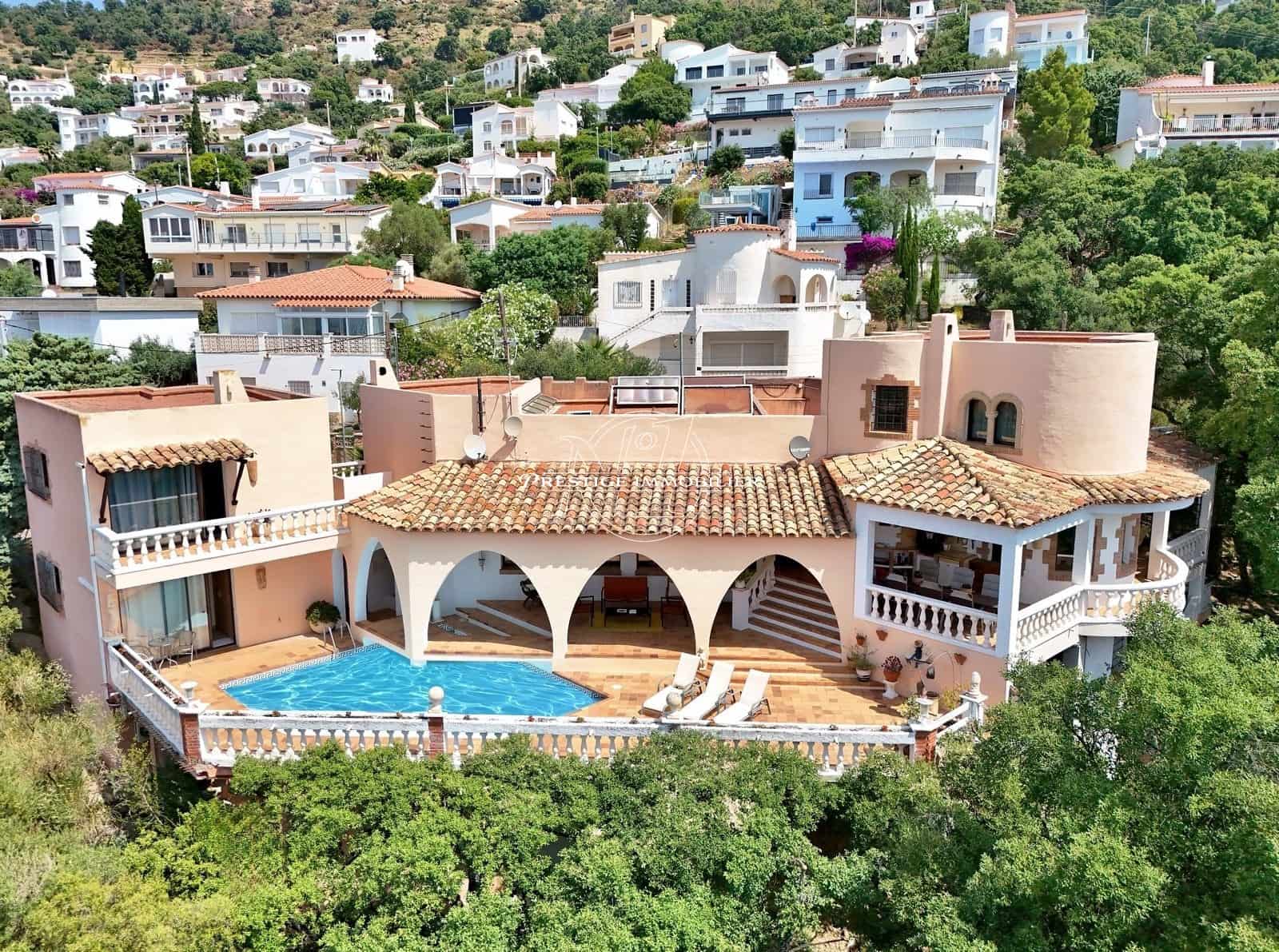 4 bedroom Villa for sale in Roses with pool - € 1,200,000 (Ref: 9263707)