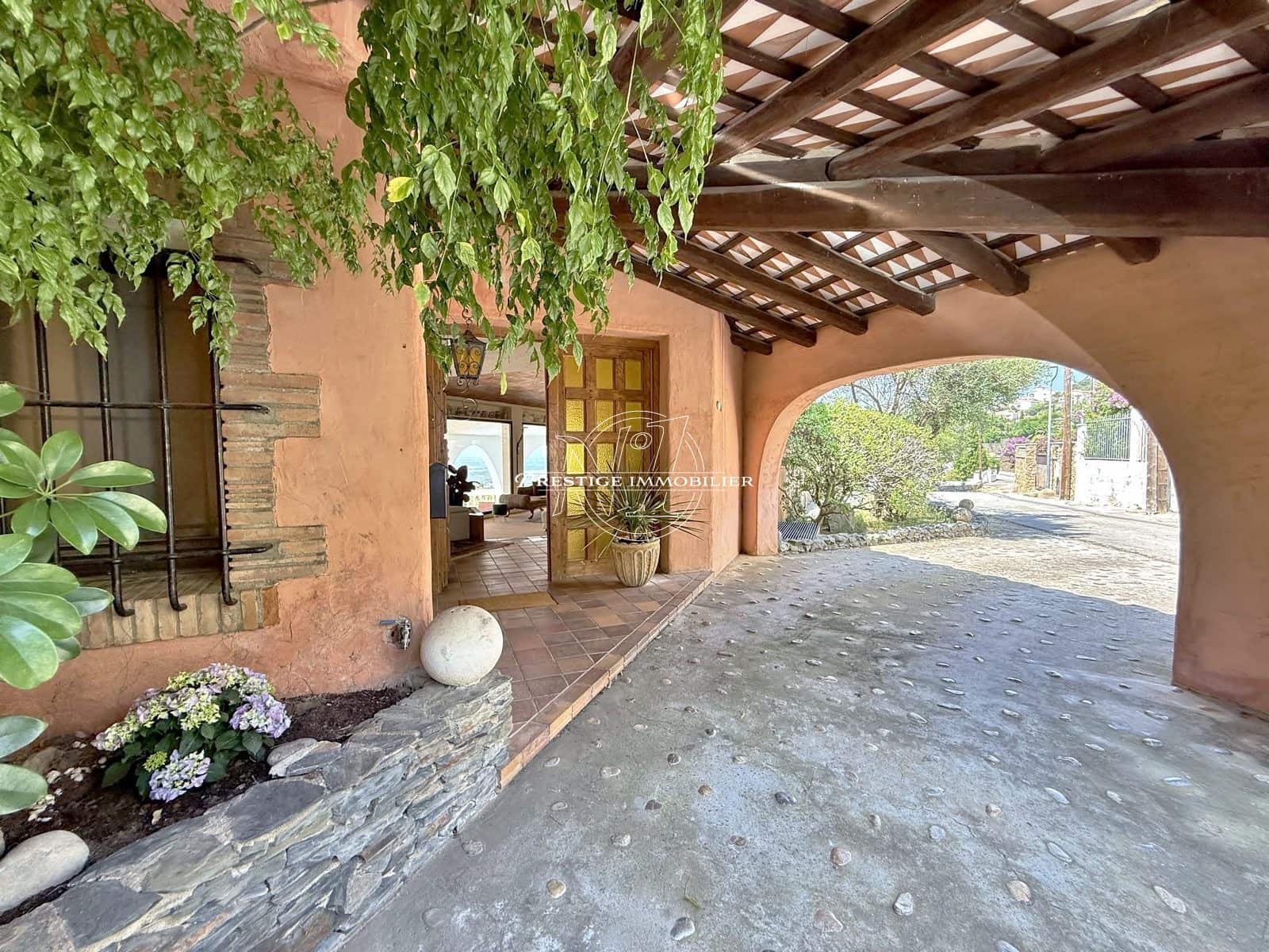 4 bedroom Villa for sale in Roses with pool - € 1,200,000 (Ref: 9263707)