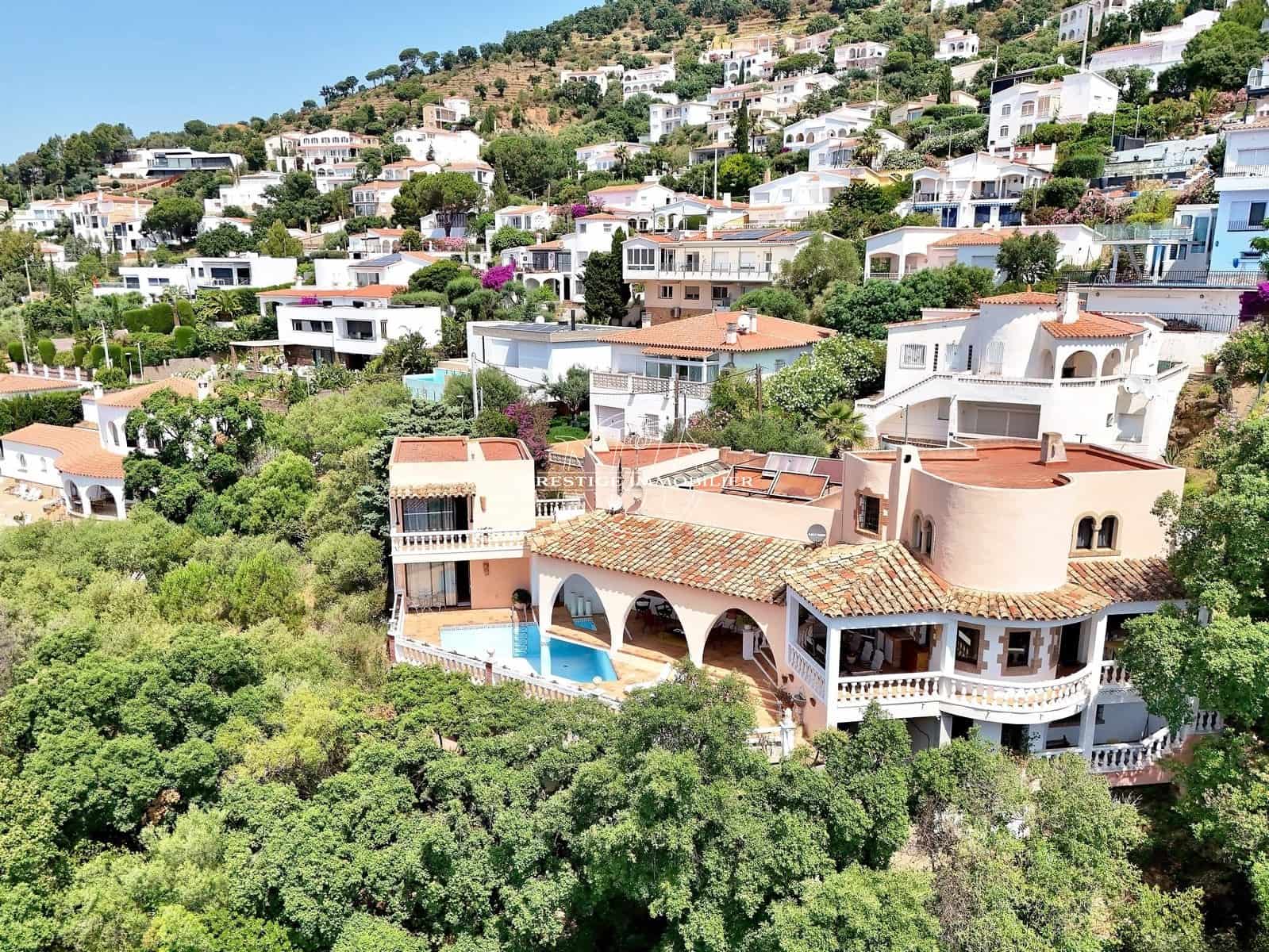 4 bedroom Villa for sale in Roses with pool - € 1,200,000 (Ref: 9263707)