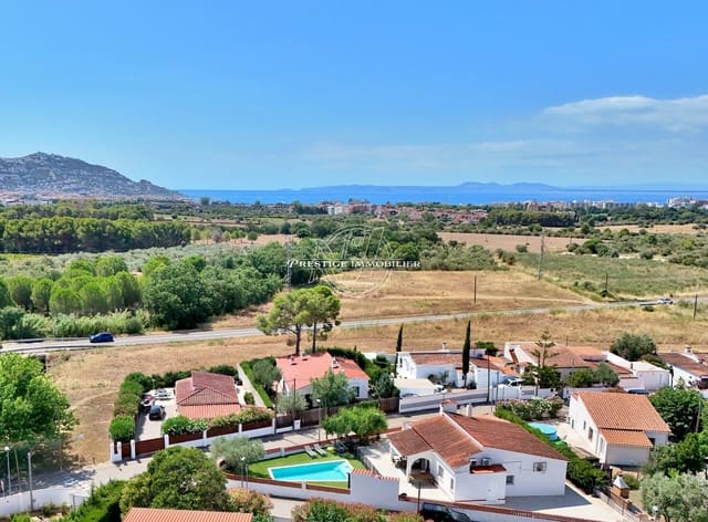Chalet de 3 habitaciones en Roses en venta con piscina - 549.000 € (Ref: 9263710)