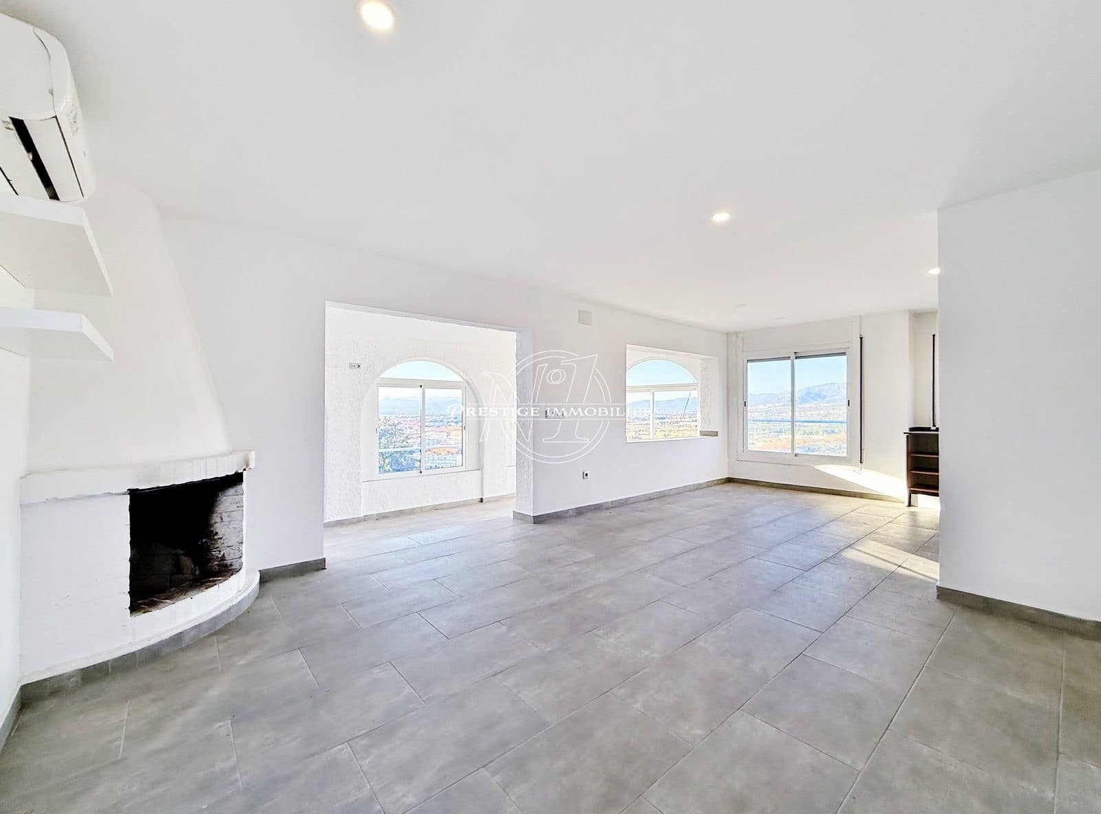 3 bedroom Villa for sale in Roses - € 450,000 (Ref: 9263711)