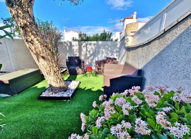 5 slaapkamer Villa te koop in Empuriabrava, Castelló d'Empúries met zwembad - € 699.000 (Ref: 9263717)