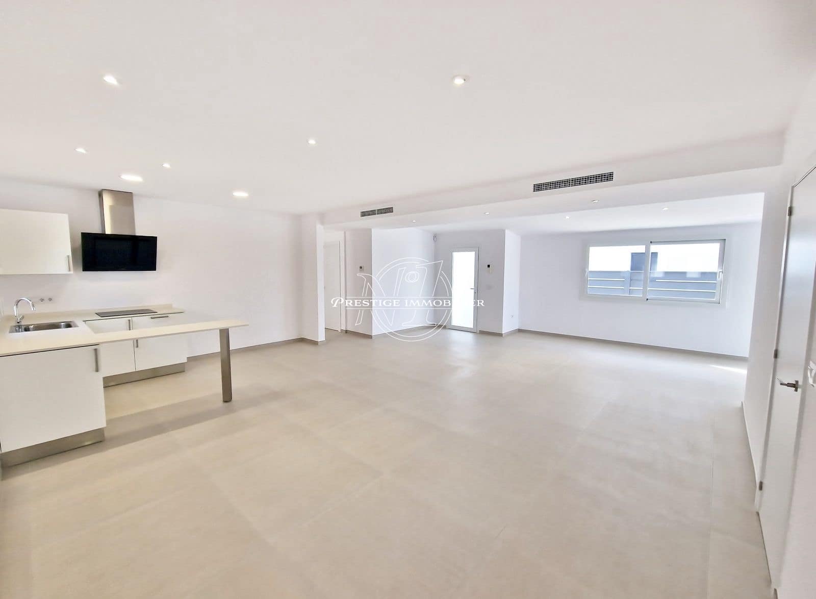 3 soveværelse Villa til salg i Empuriabrava med swimmingpool - € 995.000 (Ref: 9263718)