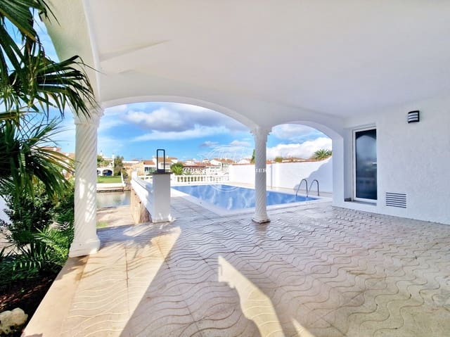 3 soveværelse Villa til salg i Empuriabrava, Castelló d'Empúries med swimmingpool - € 1.039.000 (Ref: 9263718)