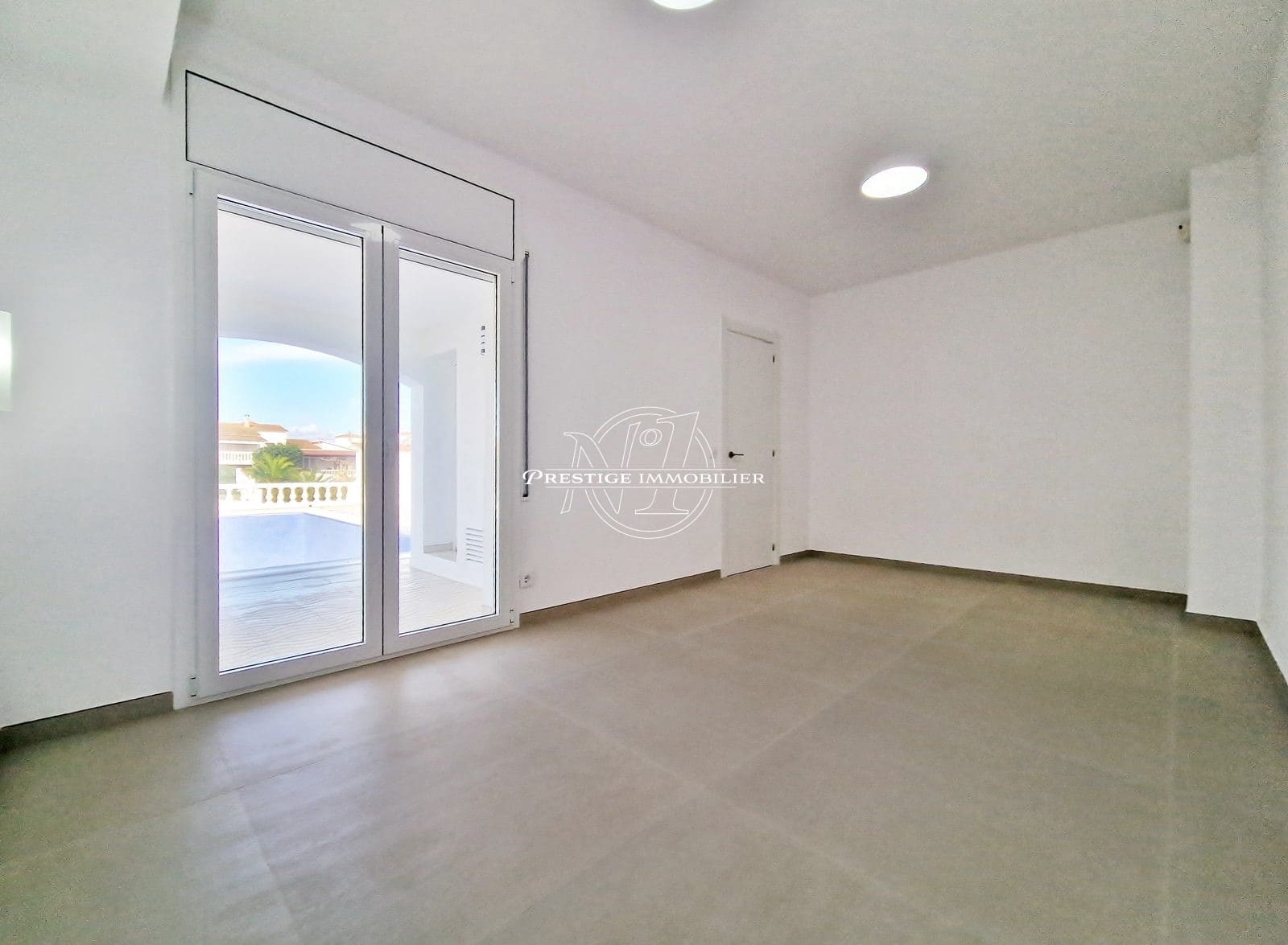 3 soveværelse Villa til salg i Empuriabrava med swimmingpool - € 995.000 (Ref: 9263718)