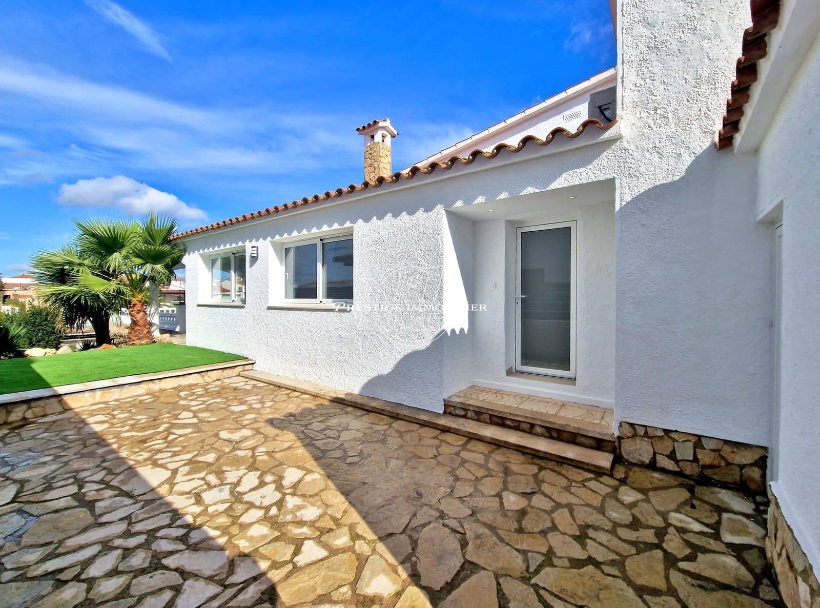 3 soveværelse Villa til salg i Empuriabrava med swimmingpool - € 995.000 (Ref: 9263718)